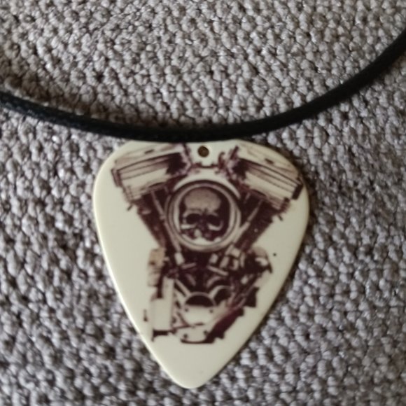 BLACK LABEL SOCIETY GUITAR PICK NECKLACE - Picture 1 of 1
